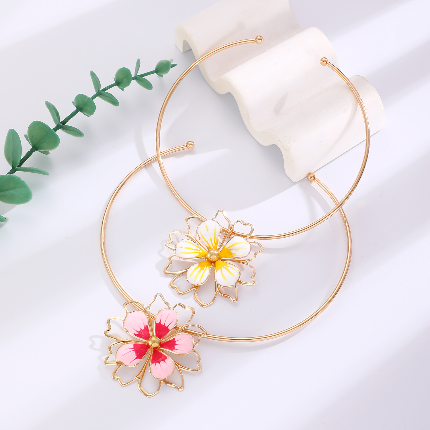 Cross-border European and American colorful and fresh oil-drip flower stud necklaces, women's design sense, hollowed-out double-layer petal jewelry Application Scenario