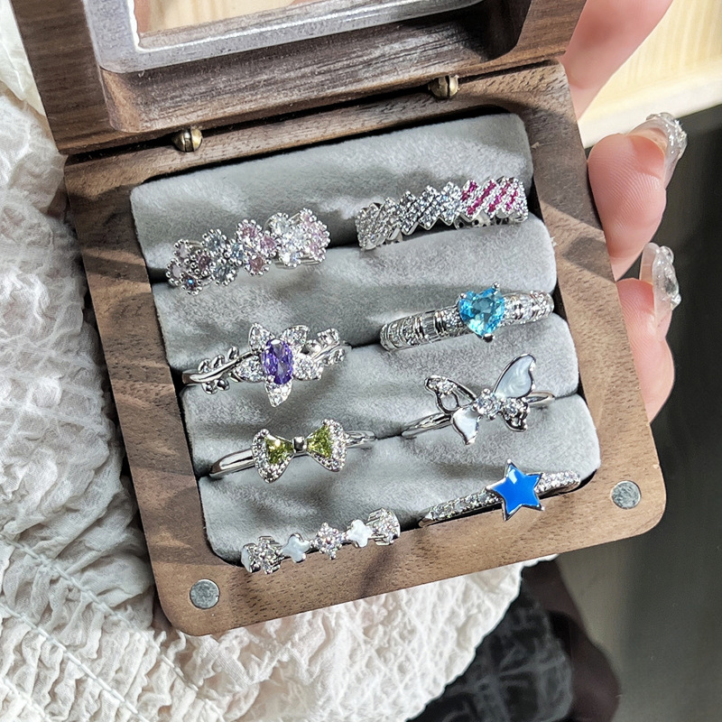 The new minimalist and fresh color series butterfly heart sweet and cool geometric open ring is a delicate and elegant ring for women full figure
