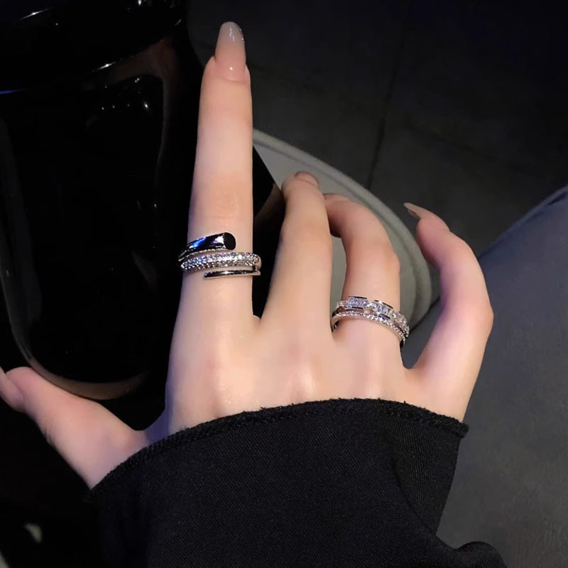 The ring is a cool and unique multi-layered zircon design on Instagram for women. It's an open ring with a sweet and cool personality Specification drawing
