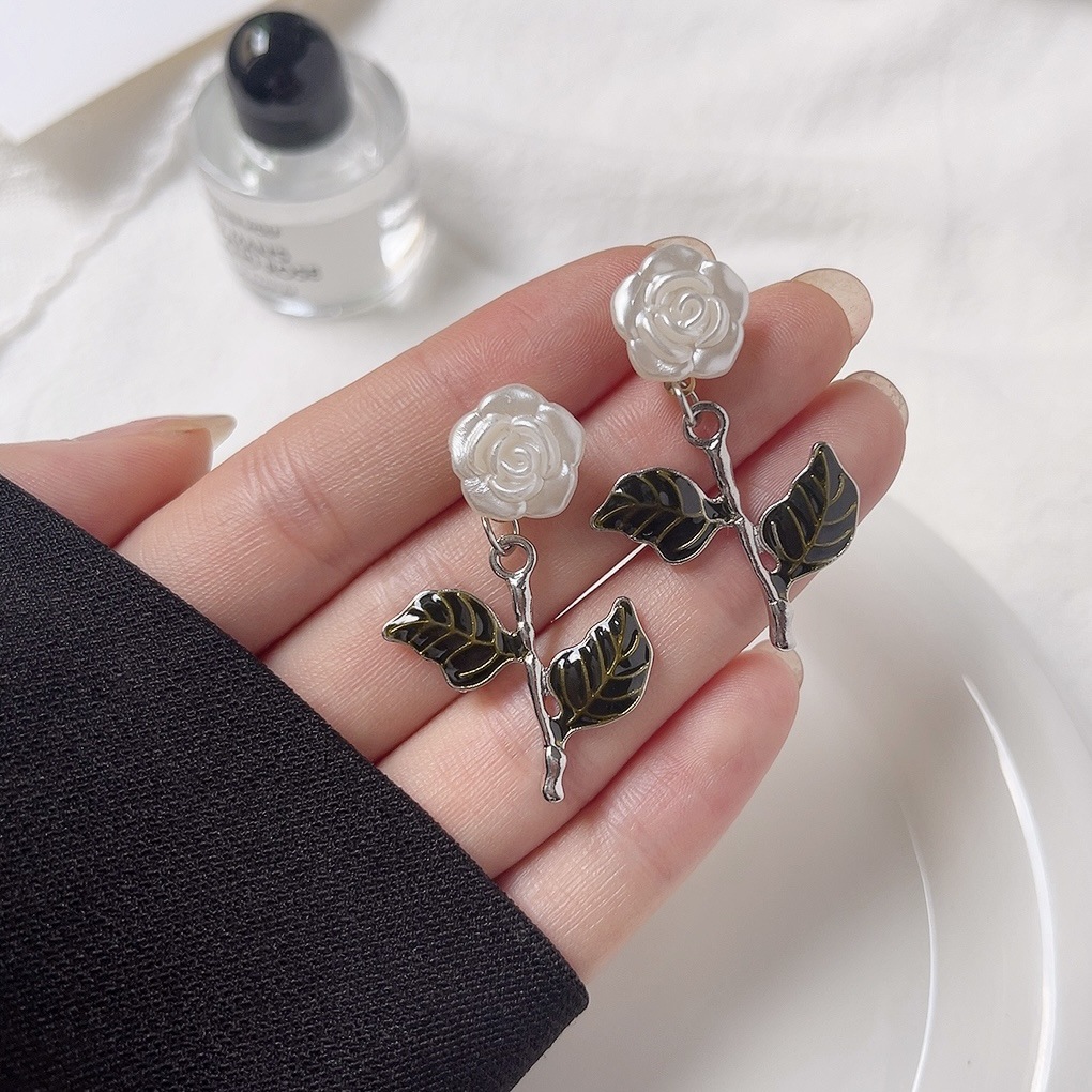 New autumn and winter rose stud earrings for women's ins niche design, fresh and elegant, light luxury and dynamic earrings details Picture