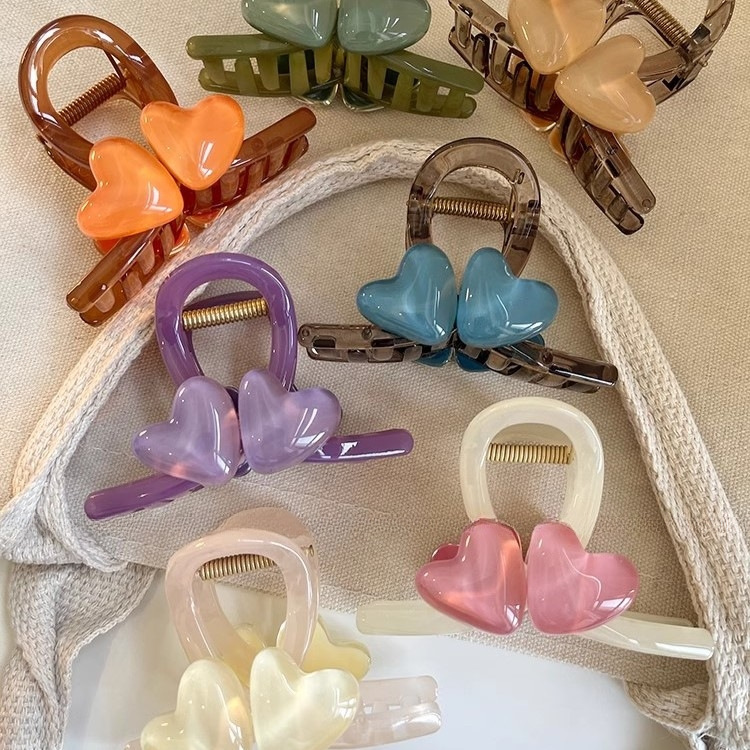 Fresh and high-end style, heart-shaped back head bun, women's 2025 new style hair clip, small shark clip, sweet hair clip full figure