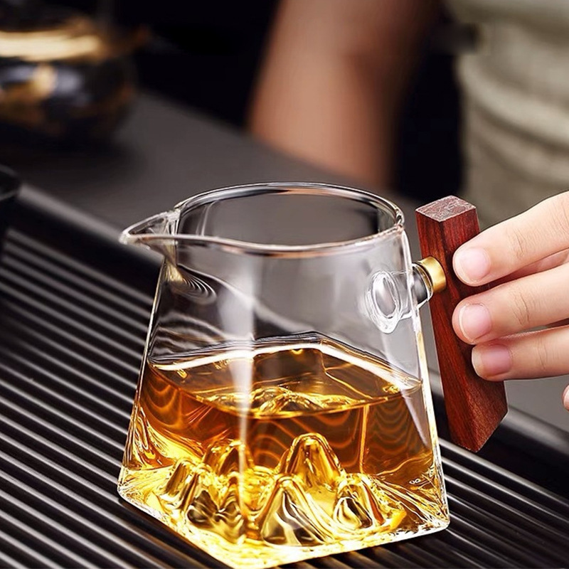 Manufacturer's in-stock glass tea sea solid wood handle high borosilicate glass mountain view fair cup, Square Snow Mountain tea sea glass cup full figure