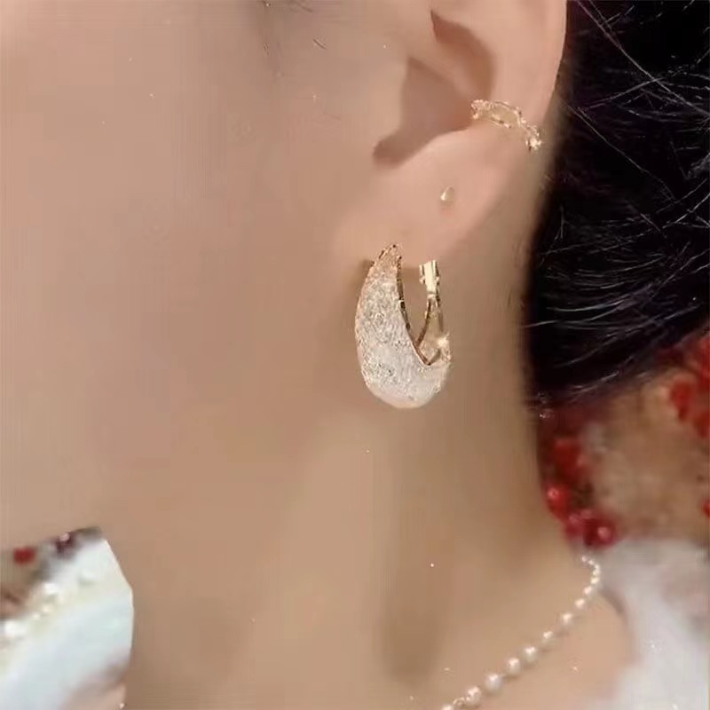 Light luxury gold wire mesh crystal teardrop ear ring earrings, feminine charm, individuality, versatile ear buckle design, ring earrings details Picture