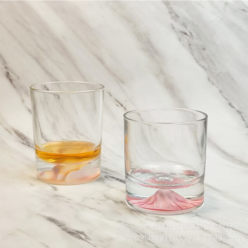 Pink mountain-viewing glass, a niche design glass cup, simple mountain cocktail glass, snow mountain glass, whisky glass Application Scenario