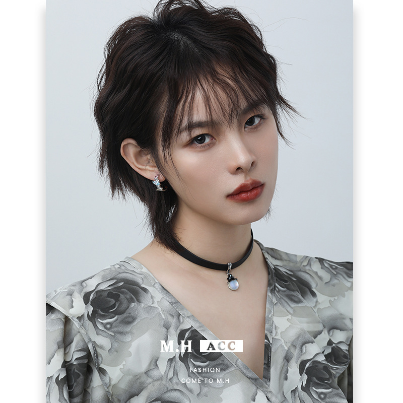 Devilish black collar for women, European and American ins style hip-hop hot girl, sweet and cool style leather necklace, light luxury and niche collarbone chain details Picture