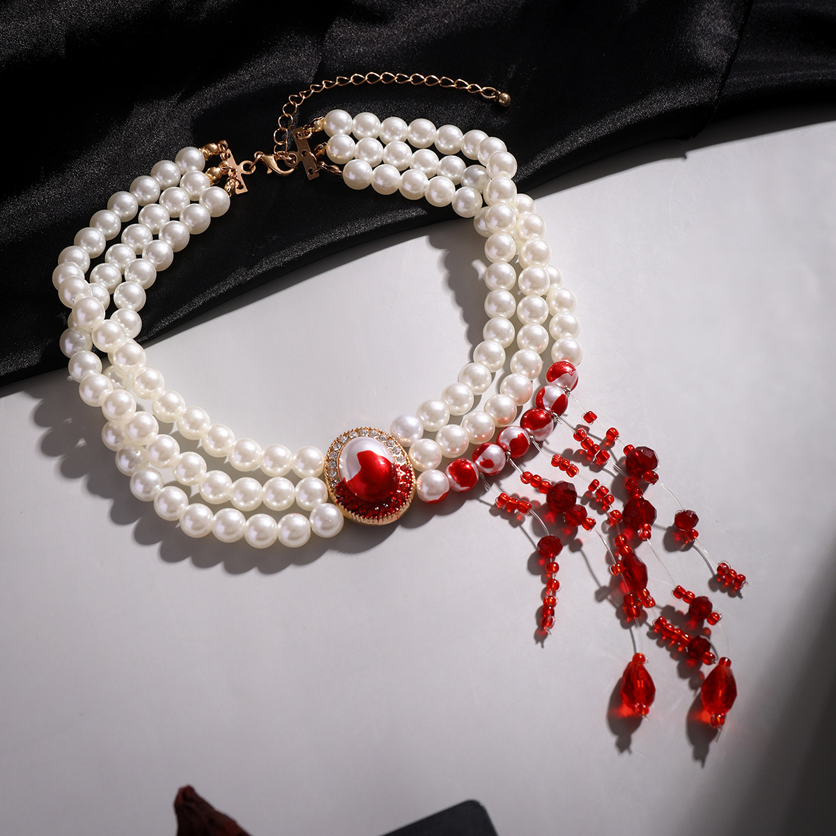 European and American cross-border beaded necklace, Halloween imitation pearl collar, retro Gothic style blood drop tassel choker accessory Application Scenario