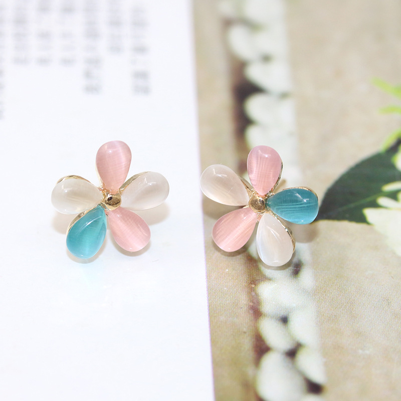 Korean cute cat's eye stone flower stud earrings for women, Korean version five-petal flower fresh earrings, mixed batch of online shopping sources Application Scenario