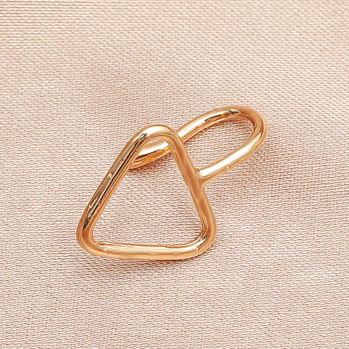 New creative non-perforated nose ornaments, copper-plated U-shaped nose clips, foreign trade nose ornaments for women Application Scenario