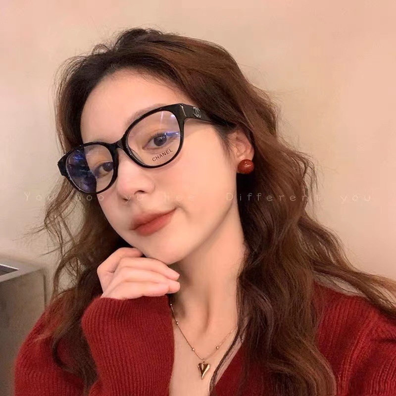 New Year atmosphere, wine red bean pearl stud earrings for women, retro Hong Kong style atmosphere, no need to remove earrings for women details Picture