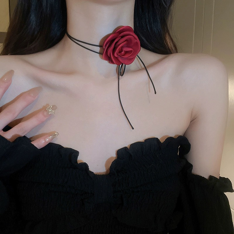 A wine-red camellia French petit Chanel style retro necklace with a rose flower neckband for a choker girl full figure