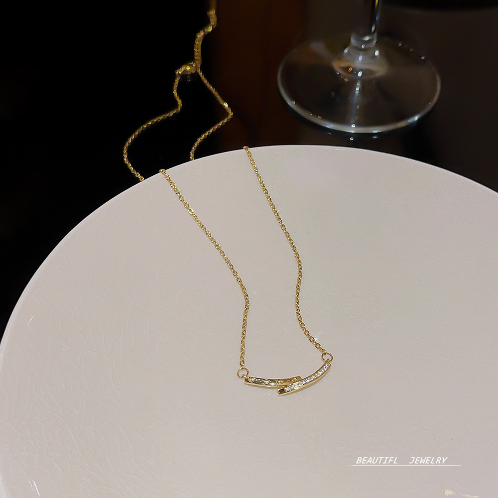 A niche design necklace that doesn't fade, a light luxury Korean influencer's Instagram fashion style collarbone chain titanium steel sweater chain Specification drawing