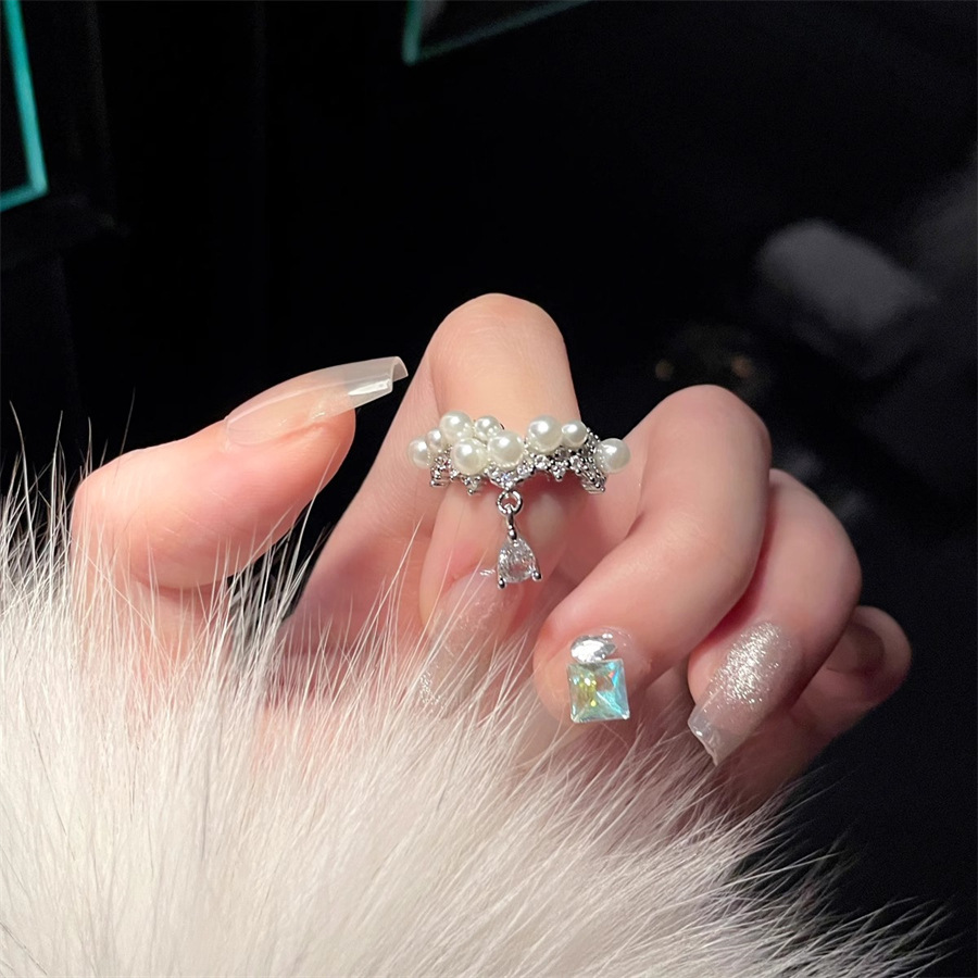 Zircon pearl ring for women 2024 New, unique and niche design index finger ring, light luxury and high-end open ring trend Application Scenario
