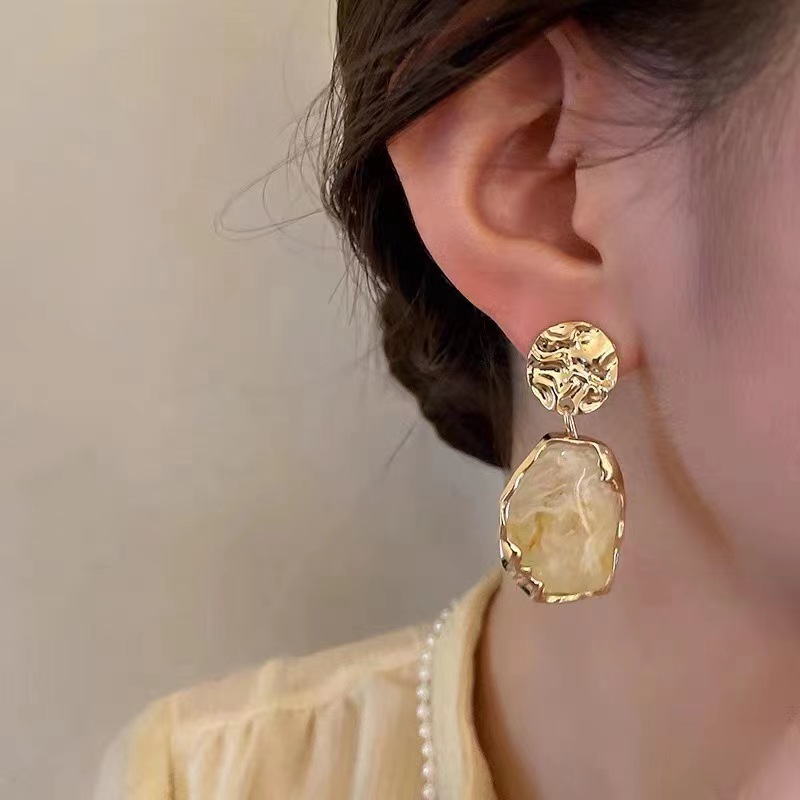 Retro court-style geometric resin earrings, 2025 new trendy, exquisite, light luxury, high-end and elegant stud earrings Specification drawing