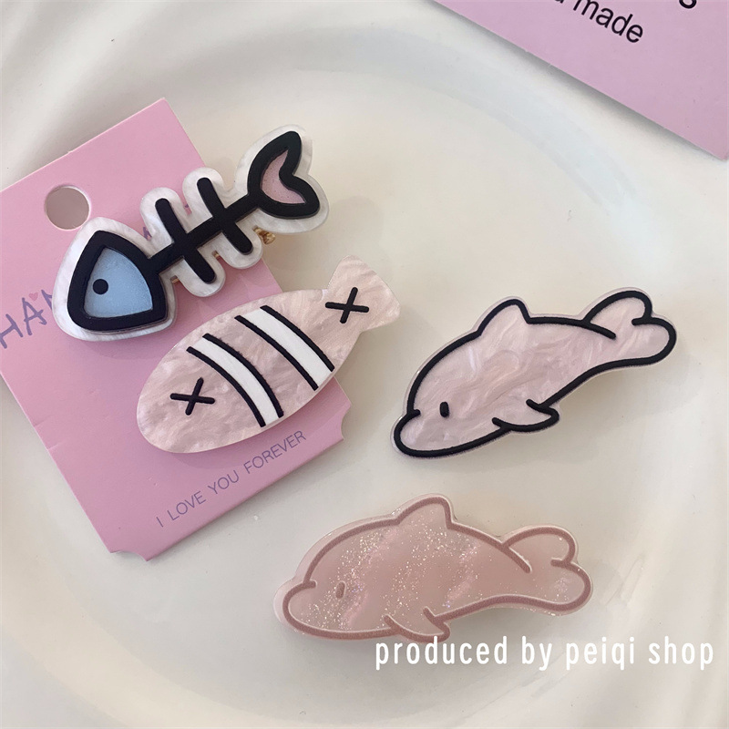 Cartoon little fish dolphin hair clips, girlish and childlike acrylic bangs clips, cute hair clips, side clips, hair accessories Application Scenario