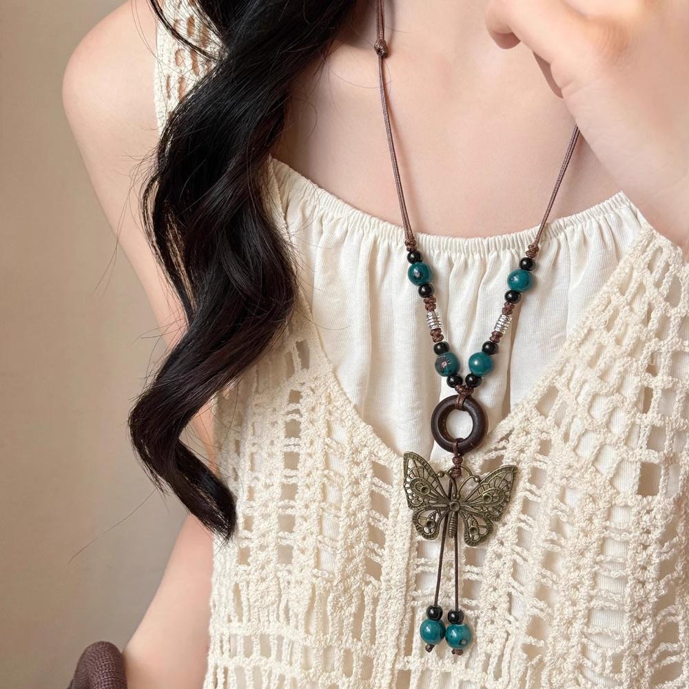 Bohemian-style butterfly beaded rope necklace for women, new Chinese-style retro long ceramic pendant, ethnic style accessory Application Scenario