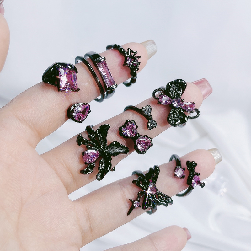 A cool, fashionable and unique dark pink diamond ring from Europe and America, a butterfly ring with a light luxury and high-end feel, and a niche design details Picture