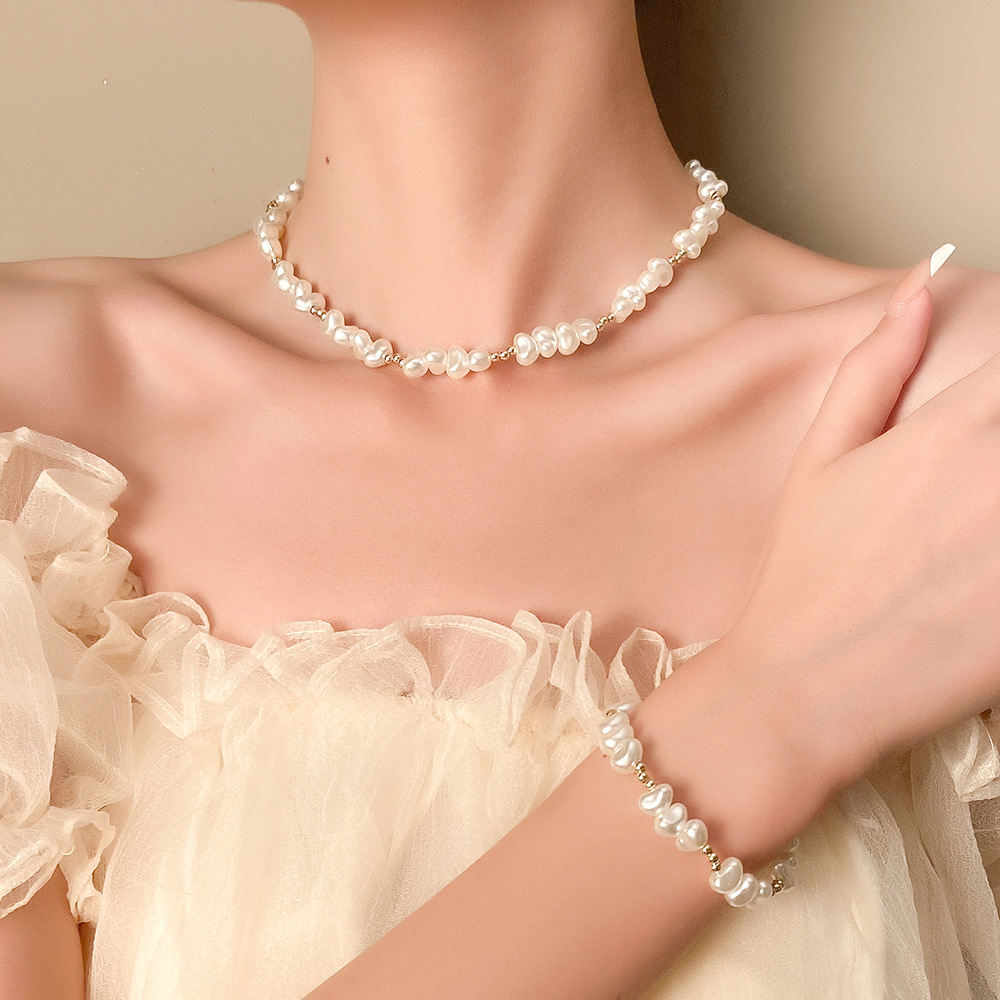 Foreign trade OT buckle jewelry, cross-border accessories, high-end, irregular-shaped, Baroque pearl necklace, bracelet set for women Application Scenario