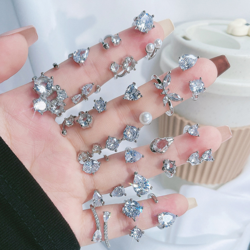 A light luxury and high-end, super dazzling zirconia open-top ring with full diamonds. It's a rare and cool index ring for women on Instagram, with a cold style and a sweet and cool quality Specification drawing
