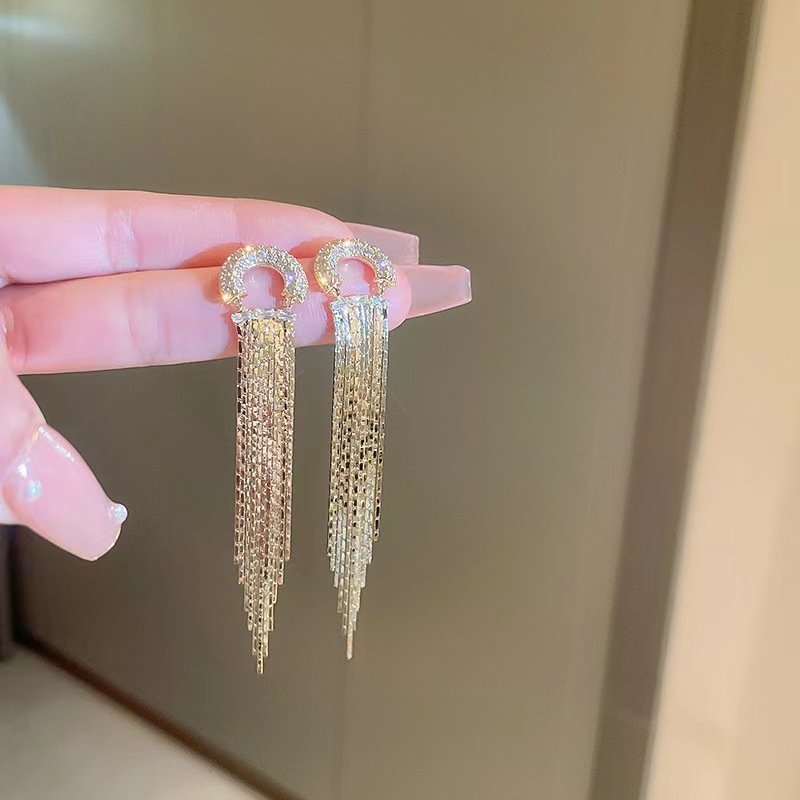 Light luxury, versatile, high-end and elegant, sparkling diamond geometric long tassel stud earrings, women's Instagram trendy, exaggerated and personalized, internet-famous earrings details Picture