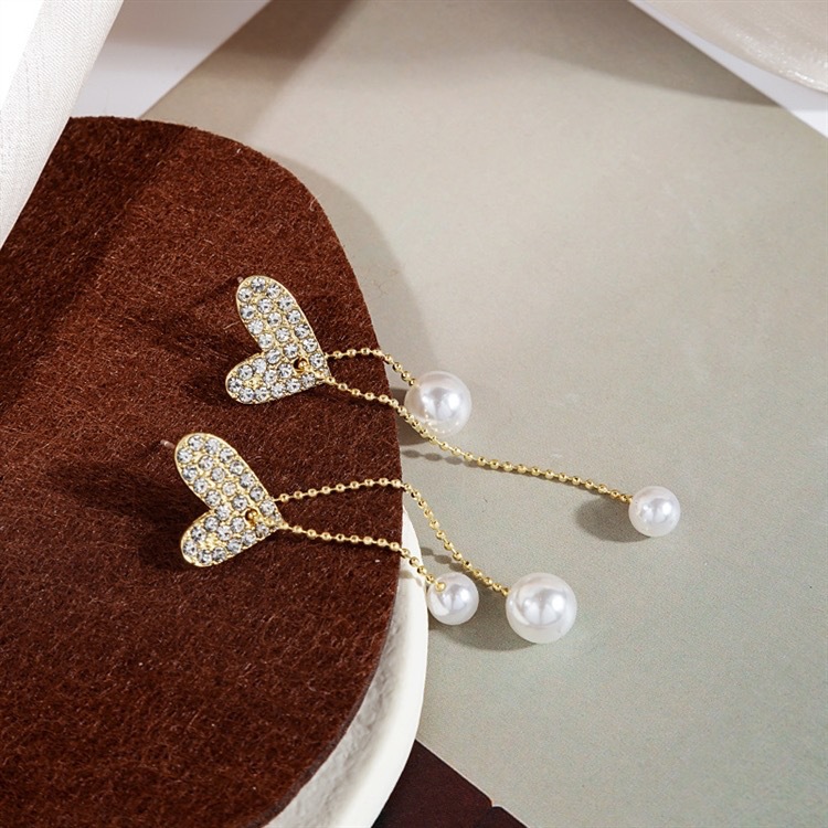 Heart-shaped pull-out pearl tassel earrings, female Internet celebrity, light luxury and high-end silver needle stud earrings wholesale, ins women's earrings Application Scenario