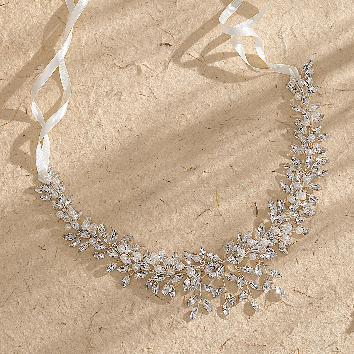 Cross-border accessories: Handcrafted pearl headbands, luxurious rhinestone hair bands, exaggerated European and American headwear, bride's wedding dress and evening gown hair accessories details Picture
