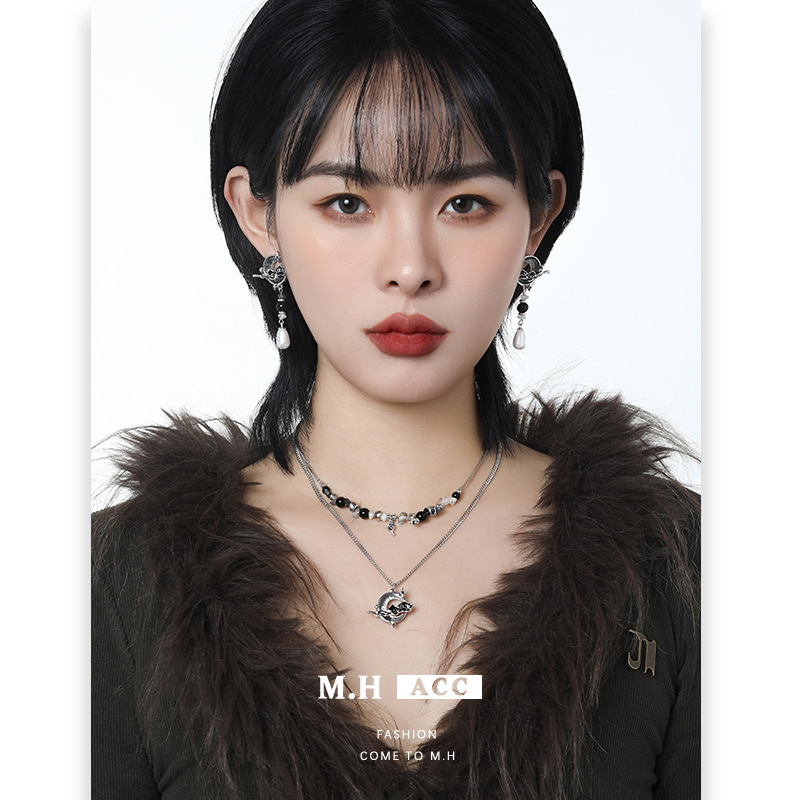 Ancient-style nebula and crescent moon layered necklace for women, new Chinese-style design, high-end sweater chain, exquisite wholesale, niche necklace details Picture