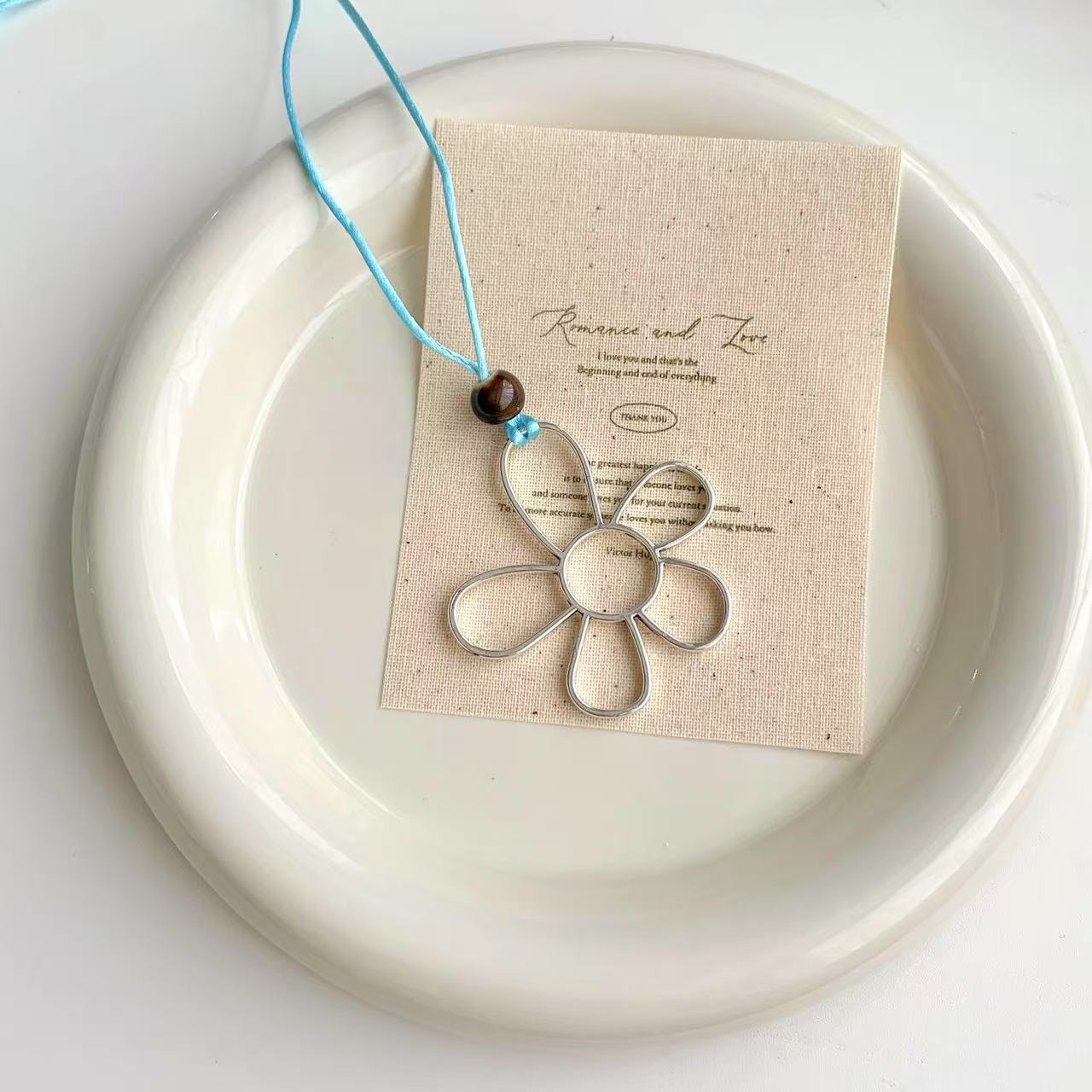 Korean-style, elegant, hollowed-out silver flower stacked necklace, Baroque pearl pendant, collarbone chain, simple sweater chain Specification drawing