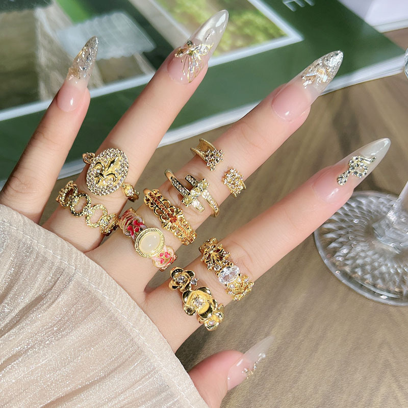 A new retro iris flower open ring with a unique and elegant style for women on Instagram, featuring a cold and sophisticated, exquisite and light luxury ring full figure