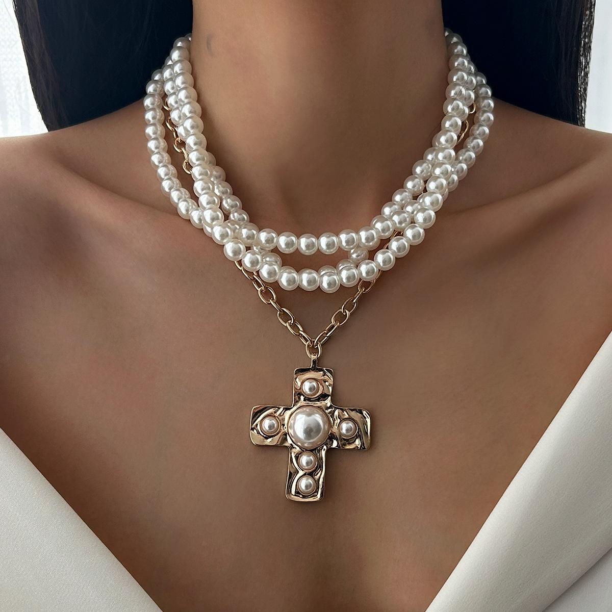 European and American cross-border jewelry, cold style cross alloy pendant collarbone chain, French elegant pearl beaded necklace full figure