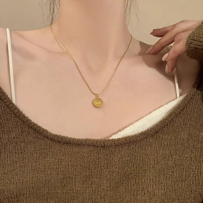 French round shell pendant copper necklace for girls, light luxury and niche style collarbone chain 2023 new style Specification drawing