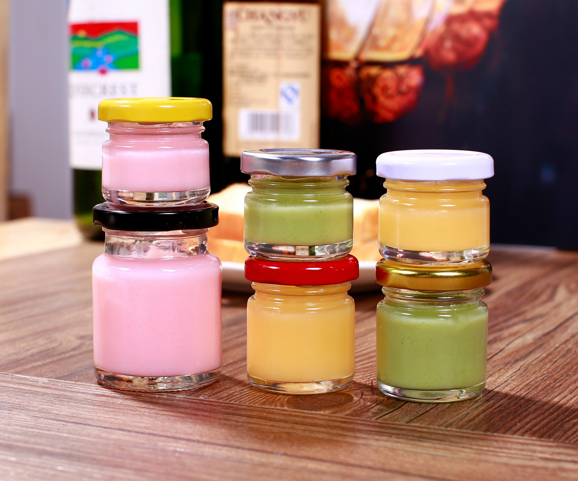 The manufacturer wholesals high-white material honey jars, square pickled vegetable bottles, hexagonal honey glass bottles, jam bottles and bird's nest bottles full figure