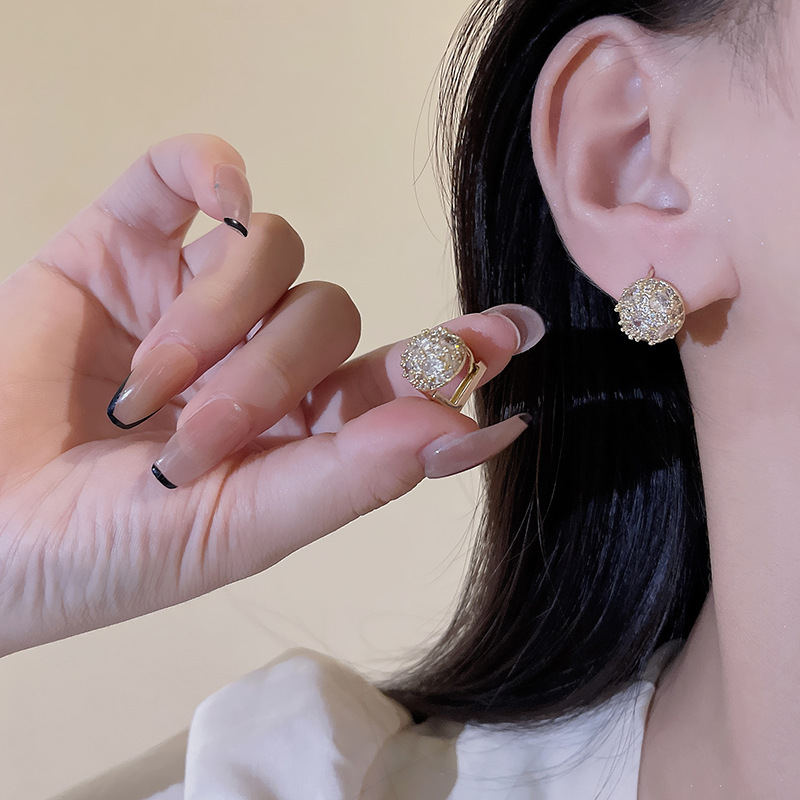 S925 Silver needle exquisite Zircon circular stud earrings for women, light luxury, high-end design sense, versatile and personalized earrings wholesale details Picture