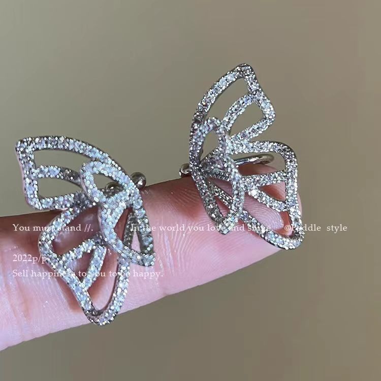 Super dazzling ~ Light luxury butterfly ear clips, new women's ear bone clips, niche design earrings, high-end earrings Application Scenario