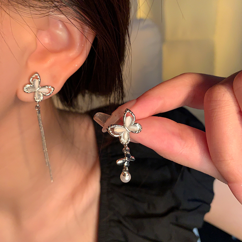 Asymmetrical butterfly long earrings, women's pearl versatile tassel pendant earrings, light luxury and high-end style, stud earrings details Picture