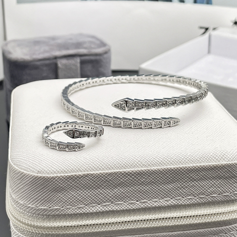 A light luxury and high-end snake-shaped full diamond ring bracelet set, versatile and fashionable for women, with a simple and elegant style, exquisite index finger ring Specification drawing