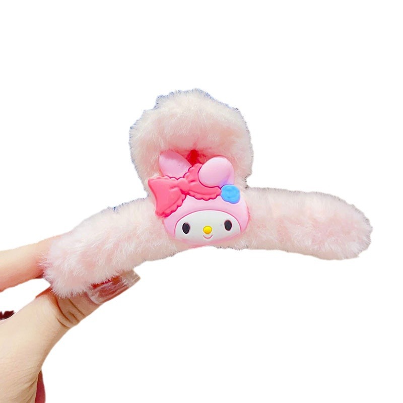 Sanrio plush hair clips for women, cute spring and summer fur grab clips, shark clips, large cartoon Kolomi hair clips Application Scenario