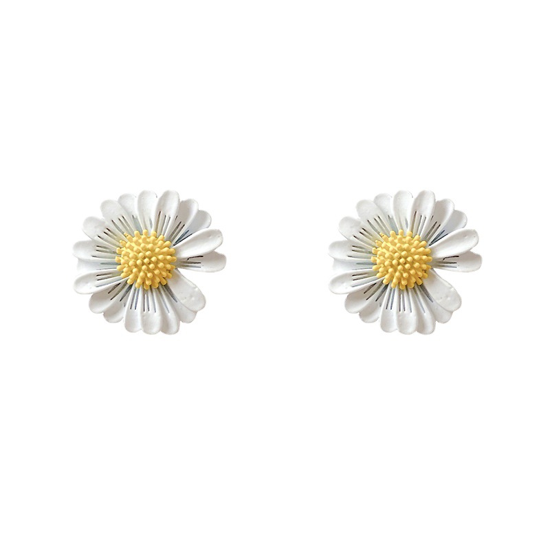Chrysanthemum stud earrings, Korean style, small Daisy earrings for women, simple Hyuna, small and individual, 2025 new internet-famous earrings Item Picture
