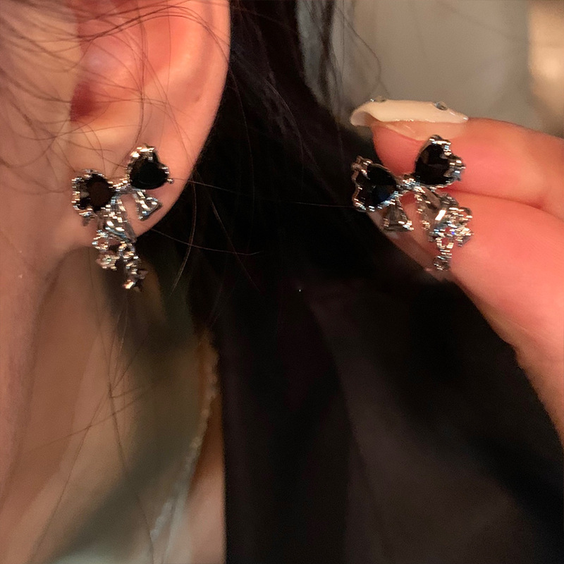 925 Silver needle dark and fashionable bow earrings, women's Instagram niche high-end feel, simple and versatile stud earrings full figure