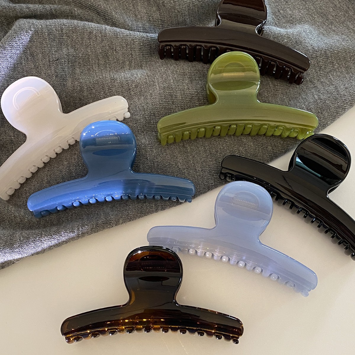 2025 New Korean style, simple and retro, versatile acrylic one-line grab clip, high-end and fashionable updo, shark clip full figure