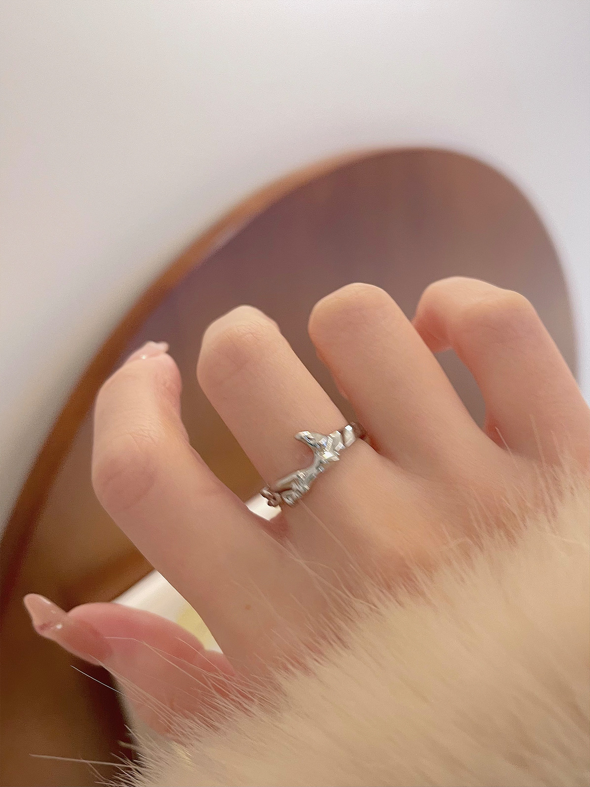 A niche design with a high-end feel, dopamine open ring, a cold and light luxury ring for women on Instagram, a unique and versatile ring for Internet celebrities Specification drawing