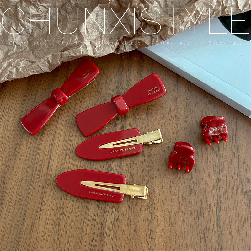A cute retro wine-red mini bangs brim clip with a seamless hair accessory from Dongdaemun, France, South Korea details Picture