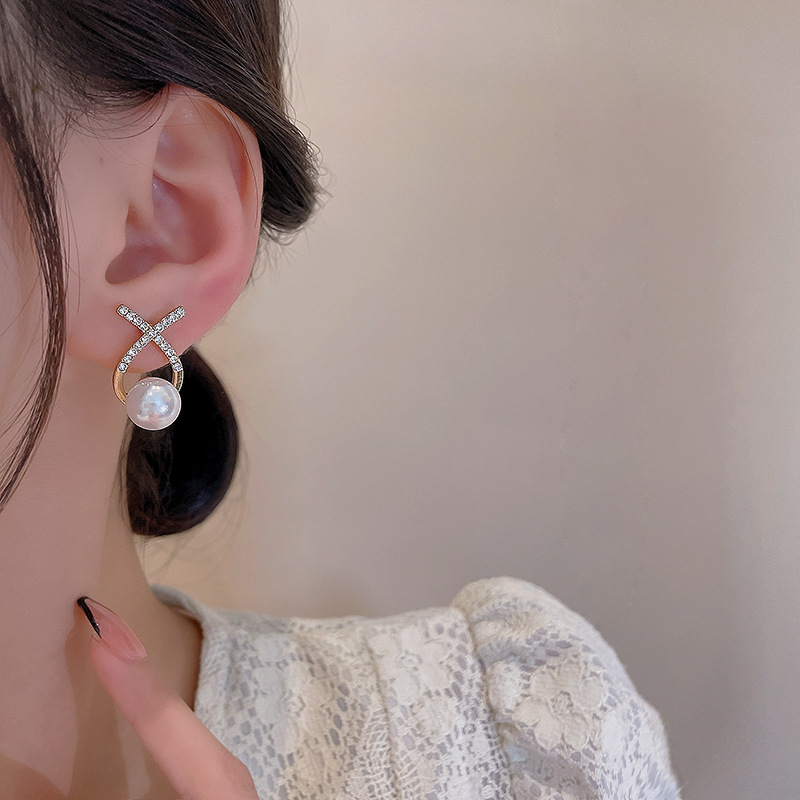 S925 Silver Needle Light Luxury crossed pearl Earrings, women's niche high-end feel, versatile and exquisite diamond-encrusted stud earrings wholesale Application Scenario