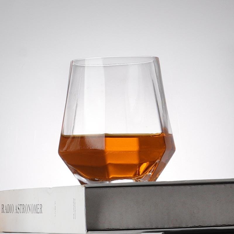 Wholesale of creative octagonal glass crystal glass whisky wine glasses, household glass water cups, restaurant commercial beverage cups Application Scenario