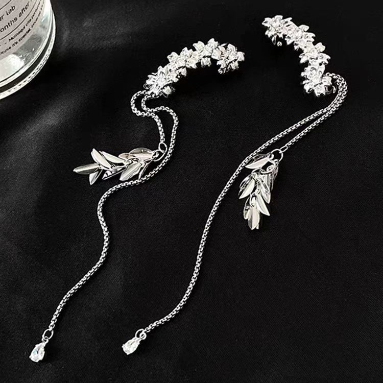 A profusion of flowers ~ Flower-fringed ear bone clips without ear holes, unique and versatile ear clips for women, with a niche and elegant design Application Scenario