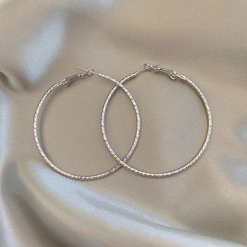 Simple and niche design, silver pigment ring earrings, exaggerated European and American ear loops, high-end earrings, women's light luxury Specification drawing