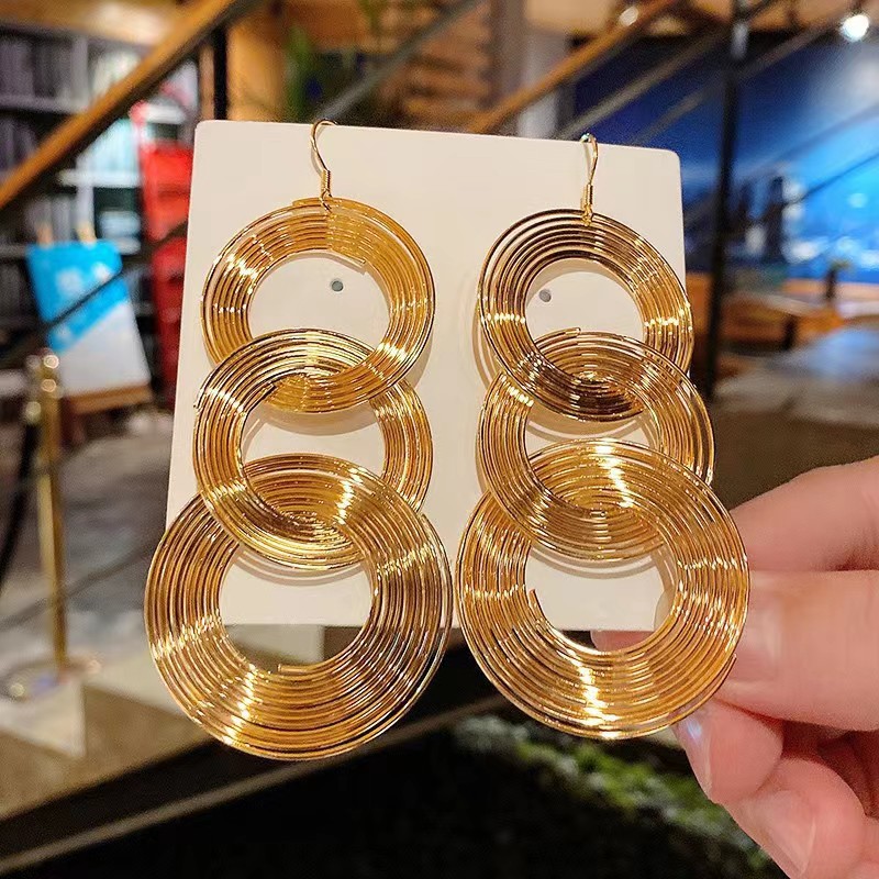 European and American style retro geometric multi-layer circle earrings, female personality fashion, Internet celebrity nightclub stud earrings, exaggerated earrings and earrings Application Scenario