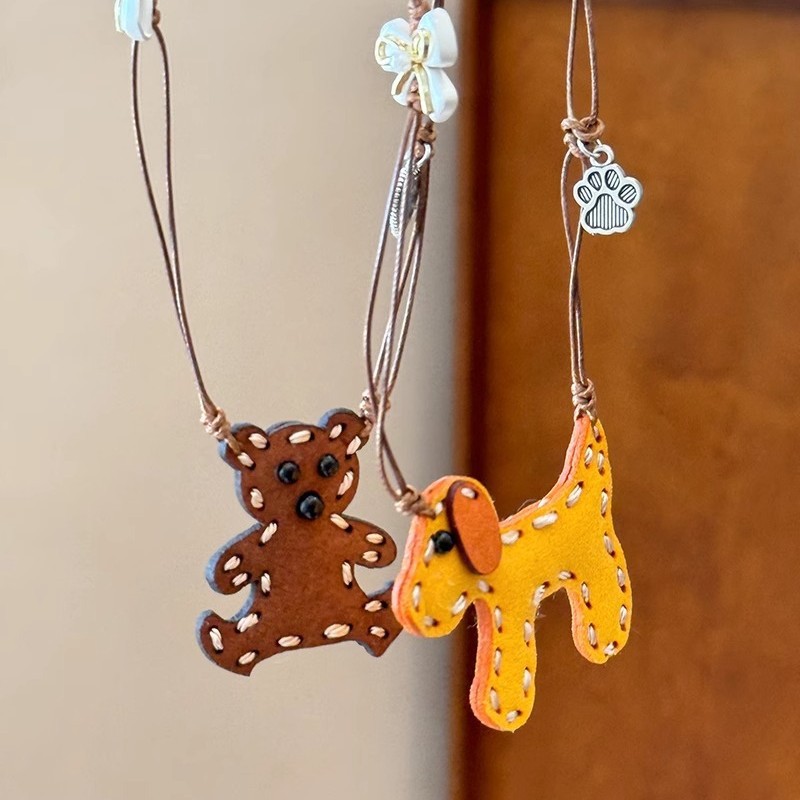 Handmade new puppy and bear woven rope necklace, cartoon girl autumn and winter sweatshirt chain, niche design, long accessory Application Scenario