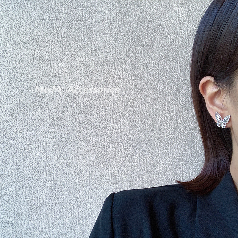 blingbling Super Sparkling Full Diamond three-dimensional butterfly pattern stud earrings, a new trendy and light luxury ear accessory for women in 2025 Application Scenario