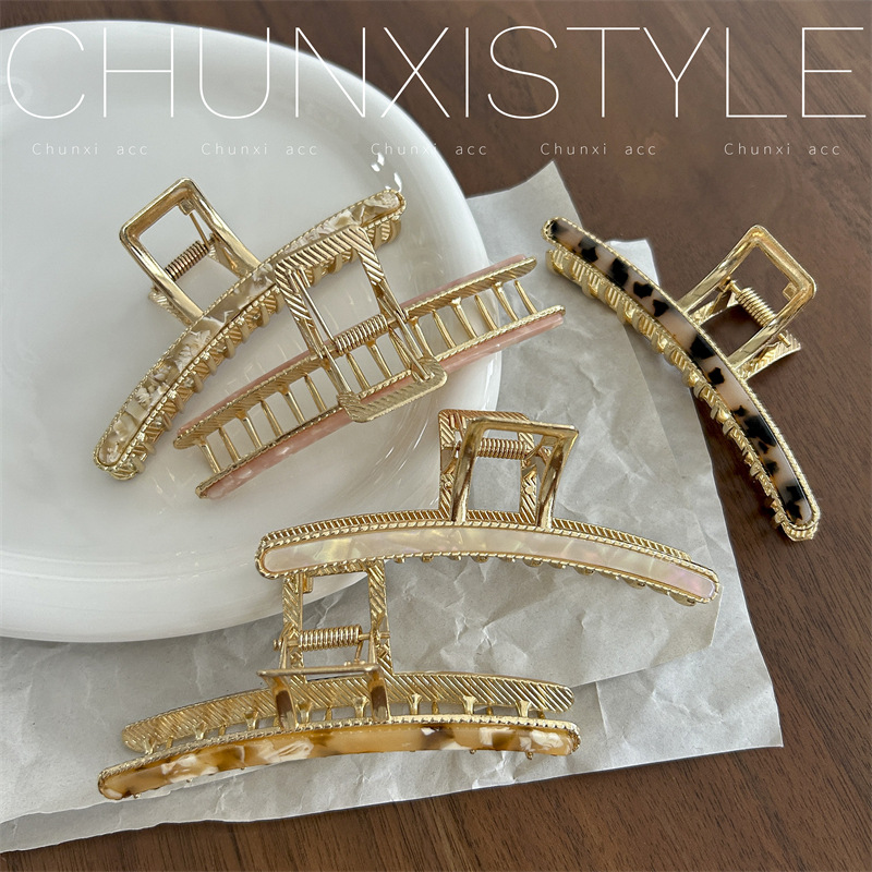 A new high-end acetate hair clip, a popular large metal grab clip, a French retro back head shark clip hair accessory for women Specification drawing