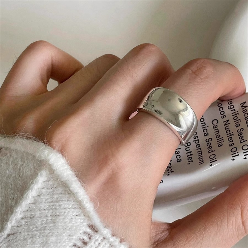 925 sterling silver smooth three-dimensional heart-shaped ring for women, high-end niche design, personality, ins cold style, non-fading ring Application Scenario